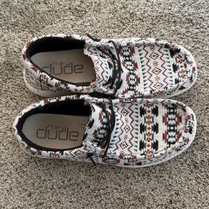 Wally Women’s Hey Dudes Multi Aztec Design. Size 9.